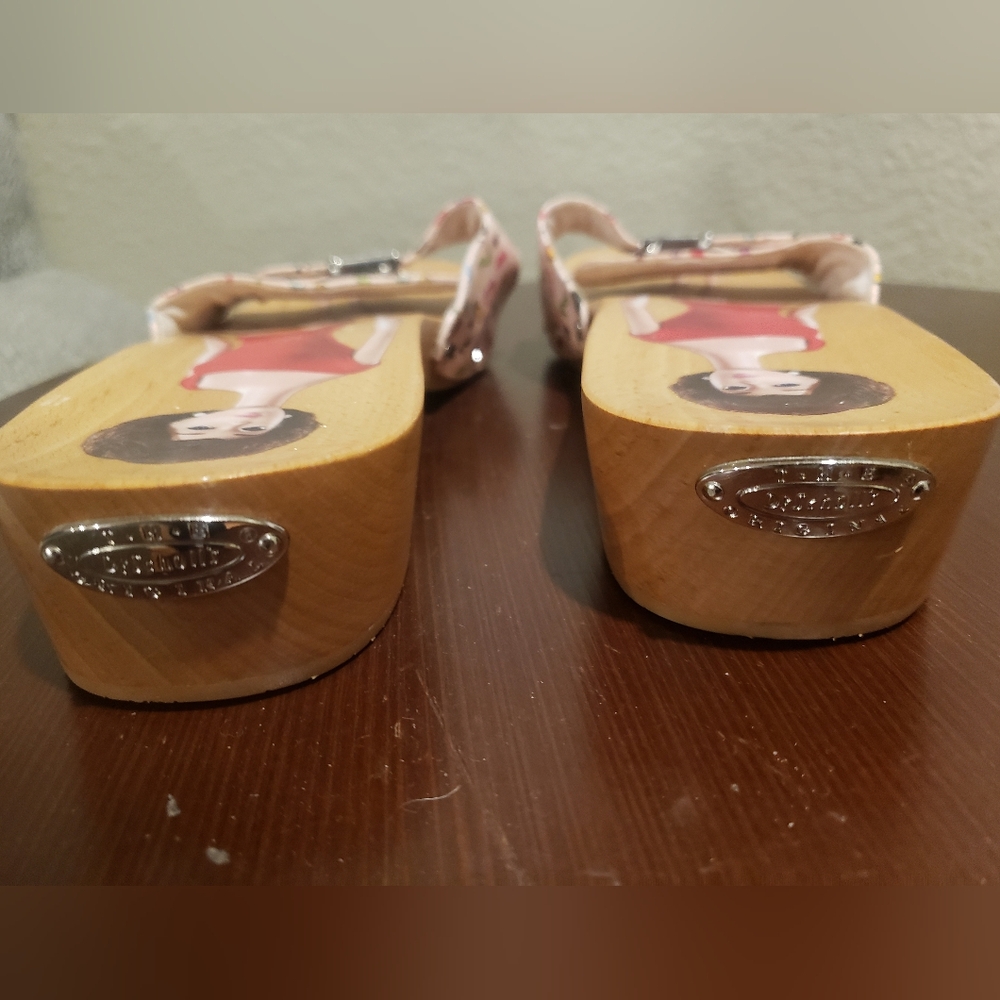 Barbie Graphic Wooden Sandals By Dr. Scholl's - Picture 3 of 5